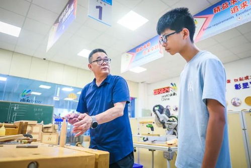 從工廠師傅到國賽教練 松江區這位教師獲評“申教名匠”稱號